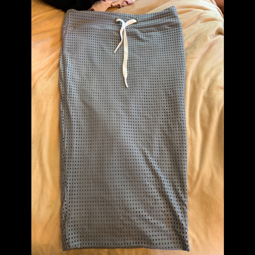 acacia mesh skirt perfect condition